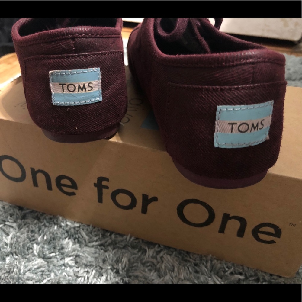 Toms - Picture 3 of 5